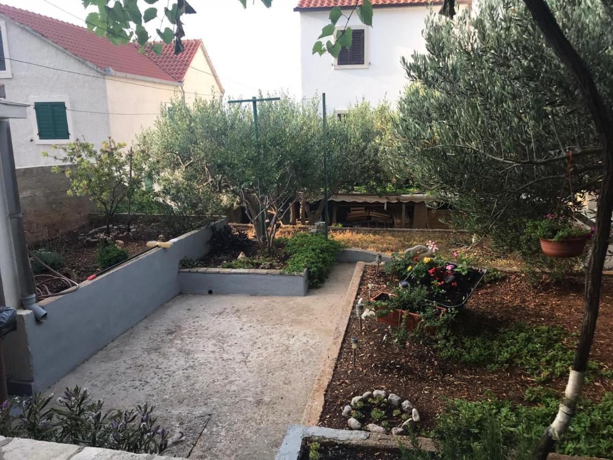 Apartmani Katarina Бол Екстериор снимка