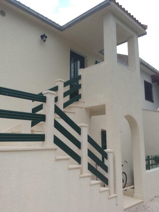 Apartmani Katarina Бол Екстериор снимка