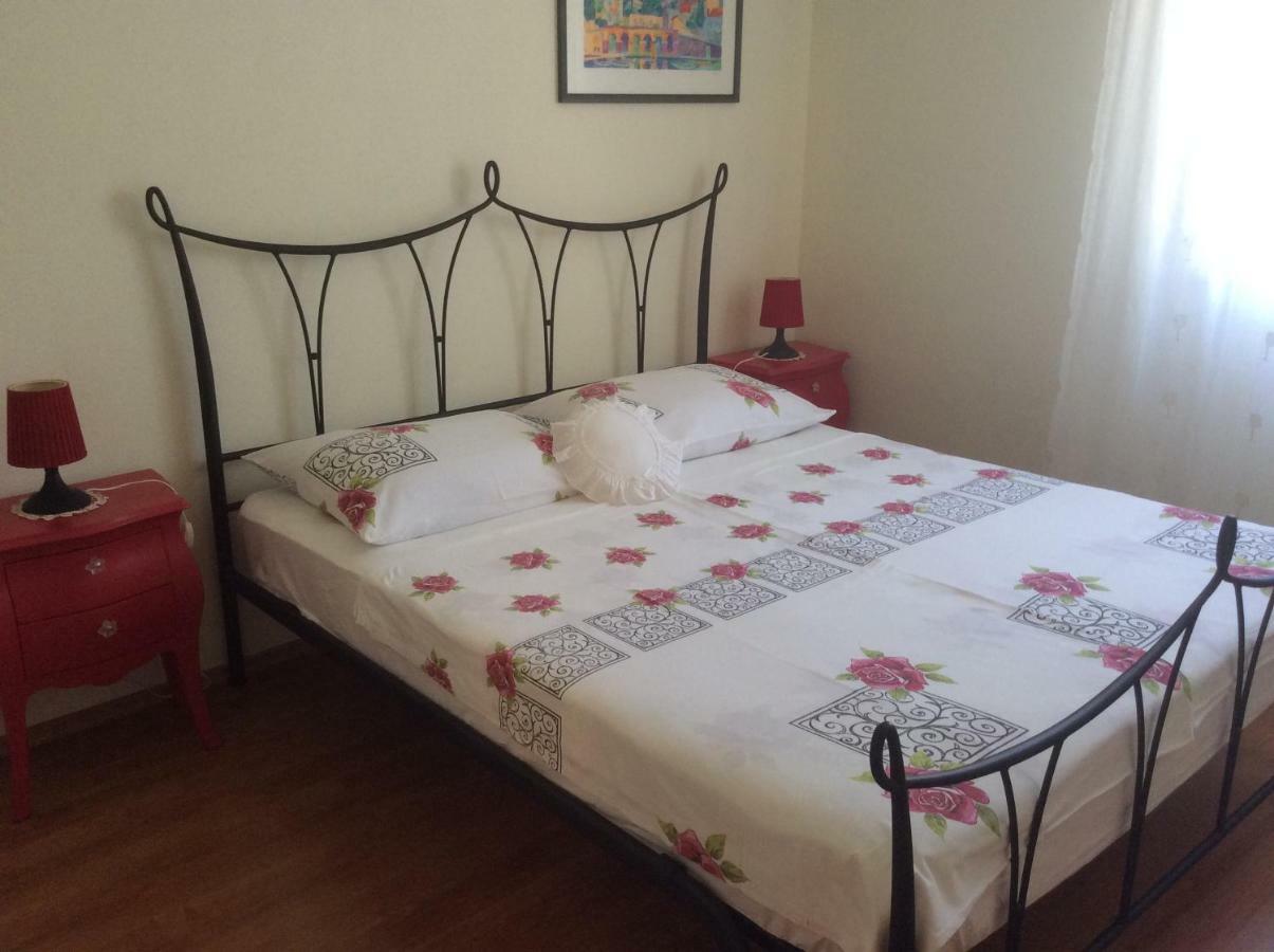 Apartmani Katarina Бол Екстериор снимка