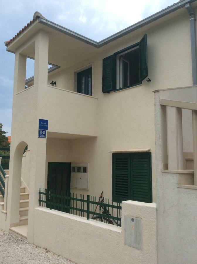 Apartmani Katarina Бол Екстериор снимка