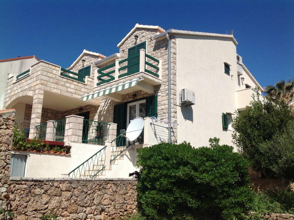 Apartmani Katarina Бол Екстериор снимка